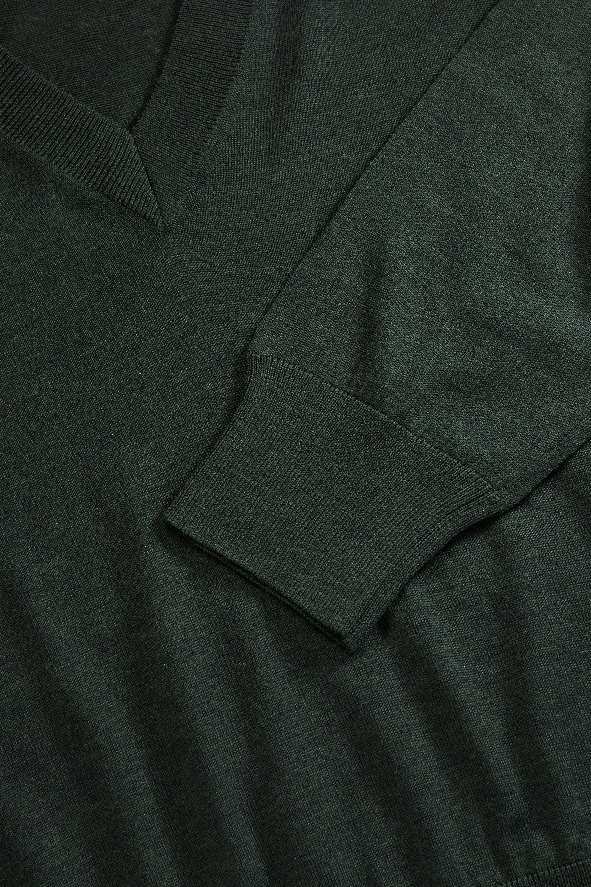 Skall Studio Amethyst V-neck jumper Jumper Dark pine