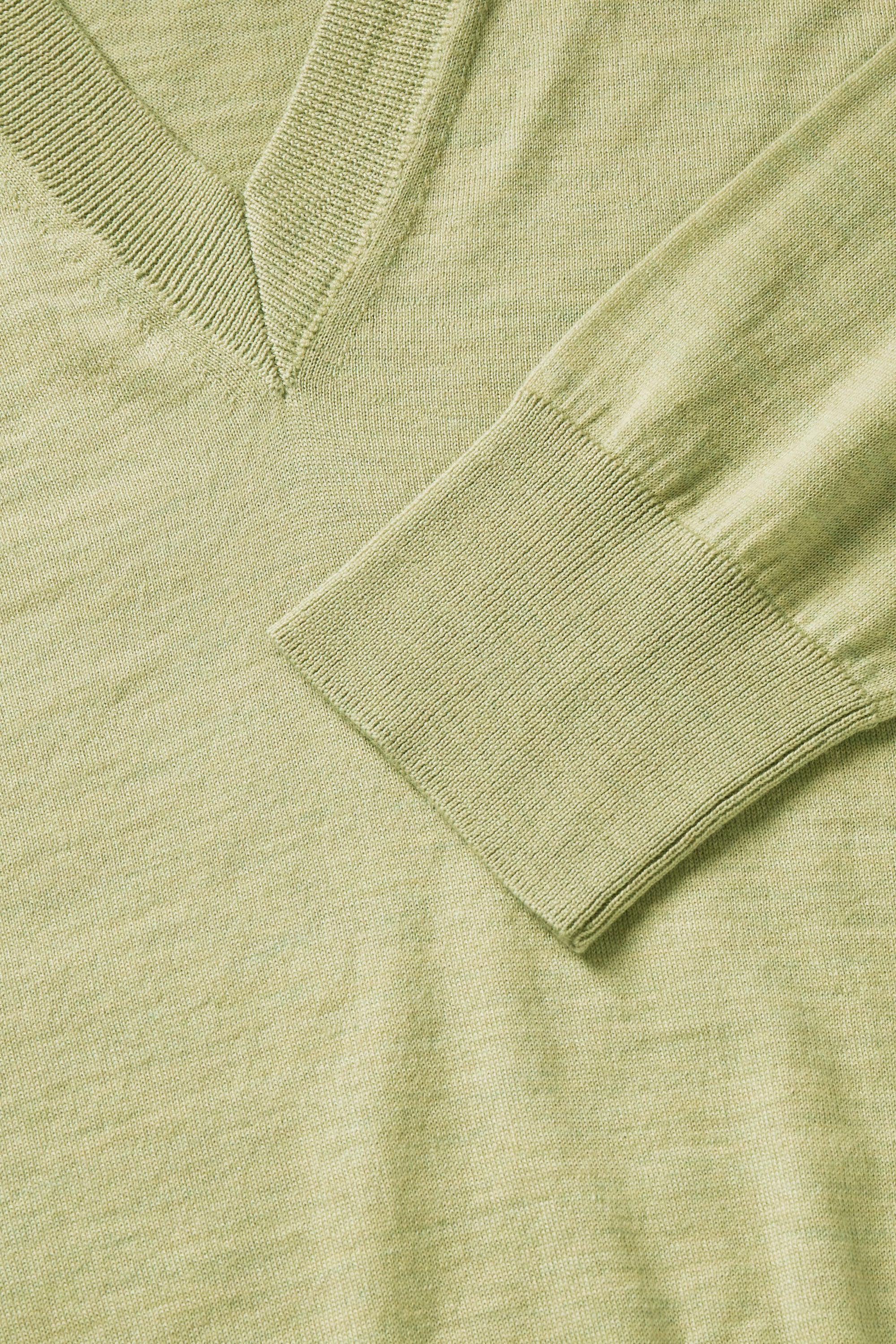 Skall Studio Amethyst V-neck jumper Jumper Light green