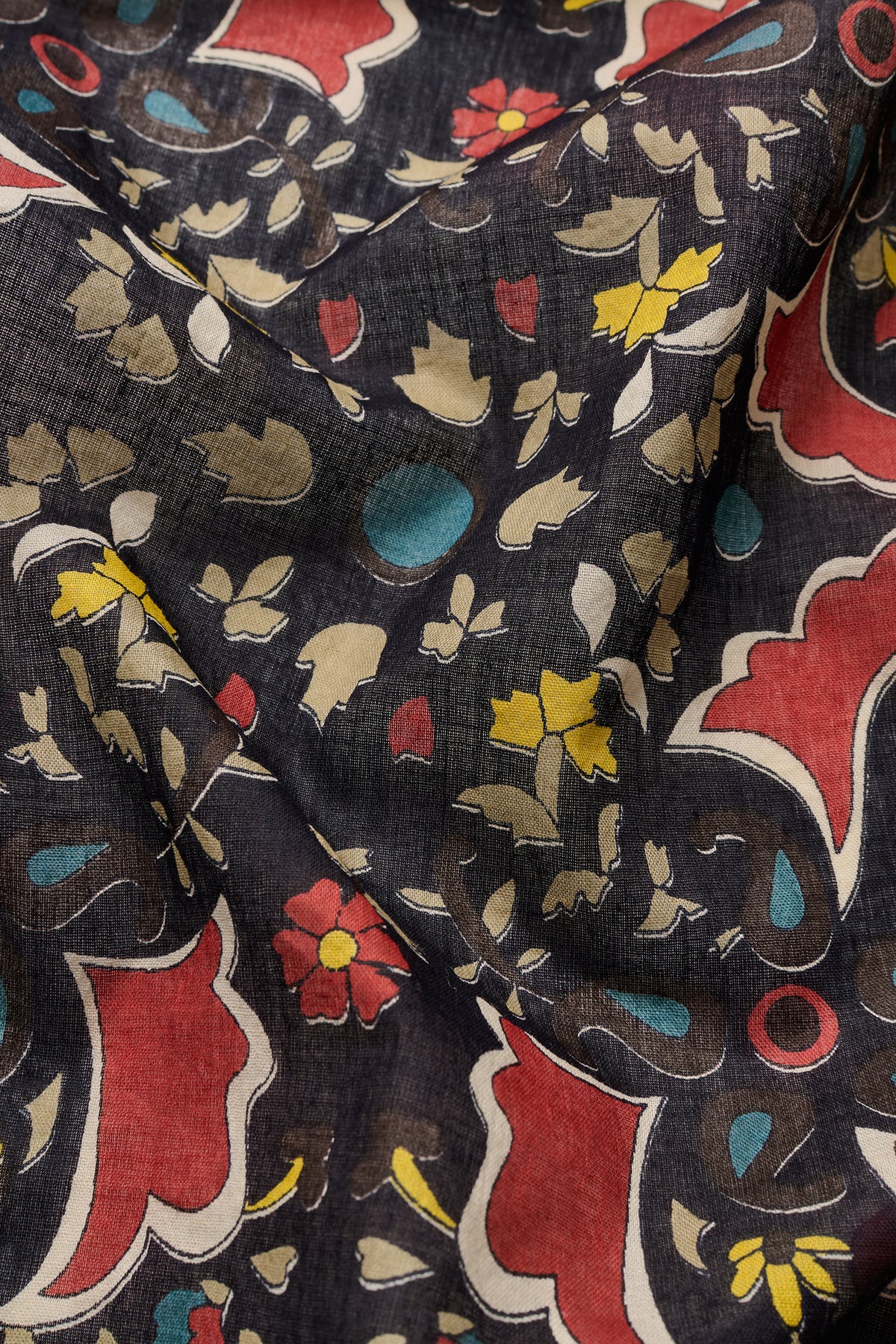 Skall Studio Mafalda scarf 100x100 Scarf Black/Beige Kalamkari