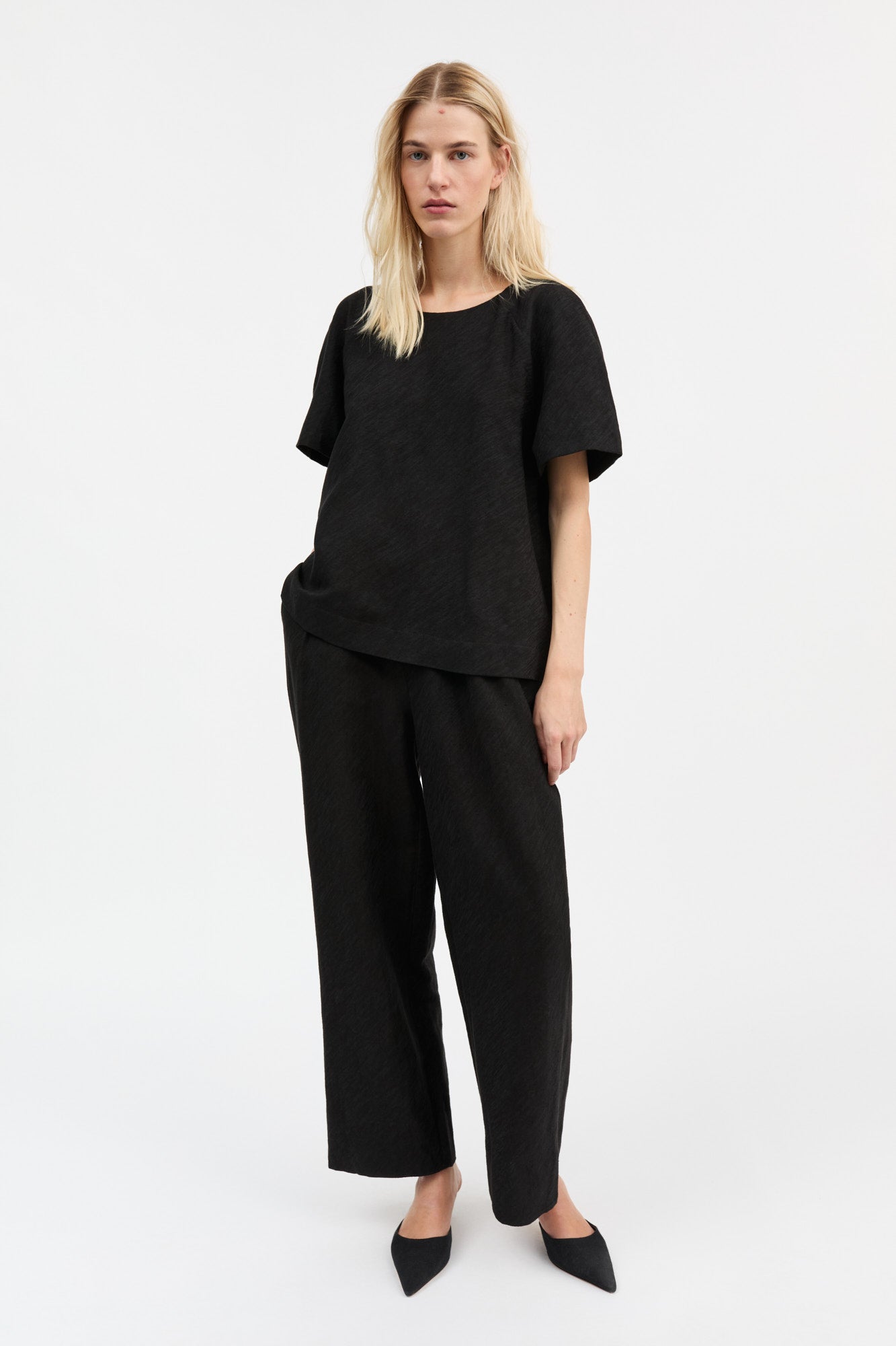 Skall Studio Nila tee Tee Black