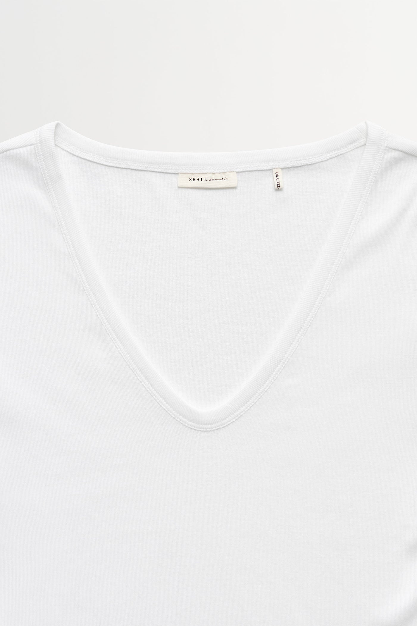 Skall Studio Seventies v-neck tee Tee Optic white