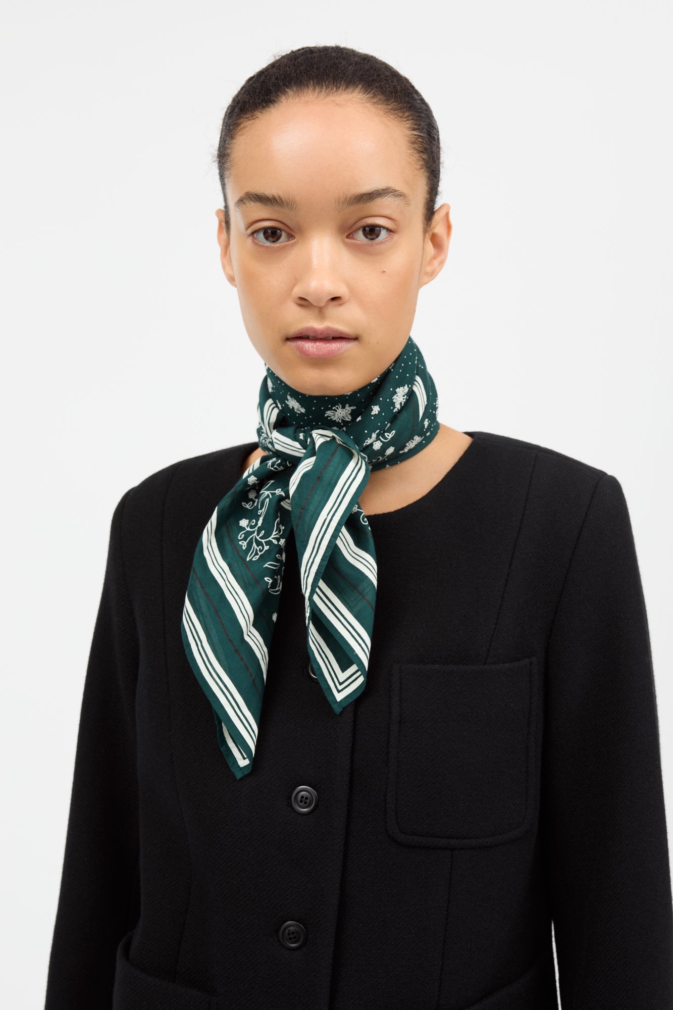 Skall Studio Skall classic scarf 90x90 Scarf Pine green